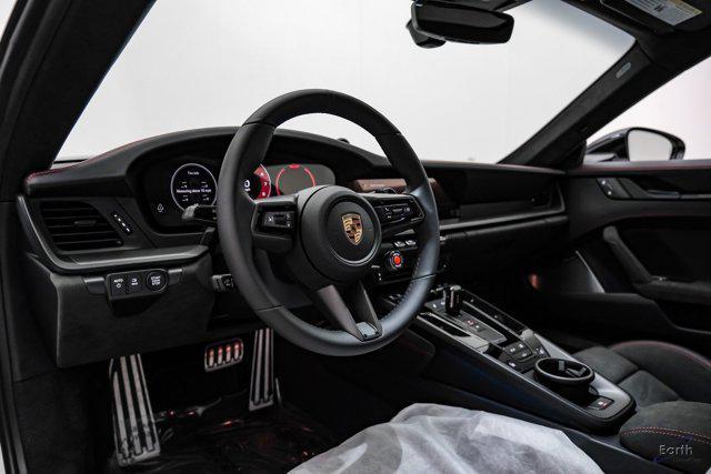 Photo of 2025 White Porsche 911