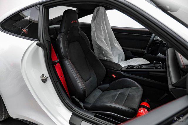 Photo of 2025 White Porsche 911