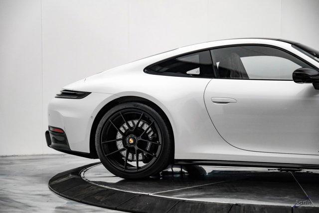 Photo of 2025 White Porsche 911