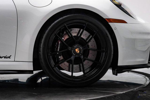 Photo of 2025 White Porsche 911