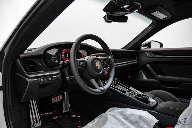Photo of 2025 White Porsche 911