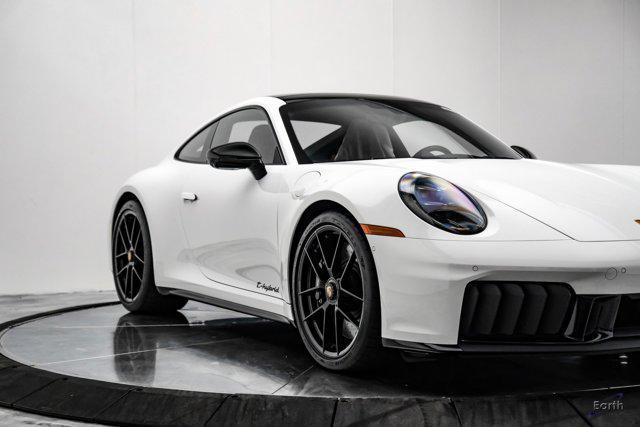 Photo of 2025 White Porsche 911