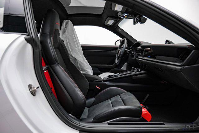 Photo of 2025 White Porsche 911