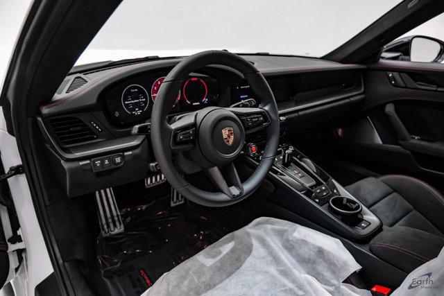 Photo of 2025 White Porsche 911