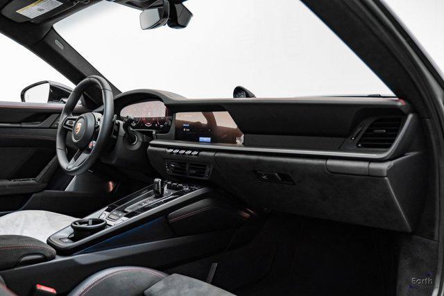 Photo of 2025 White Porsche 911