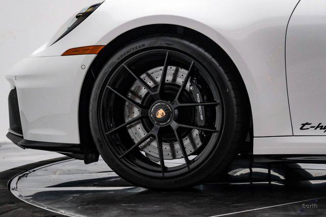 Photo of 2025 White Porsche 911
