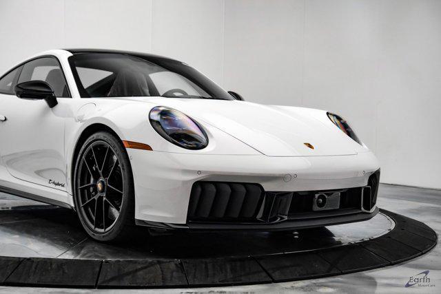 Photo of 2025 White Porsche 911