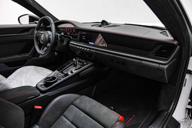 Photo of 2025 White Porsche 911
