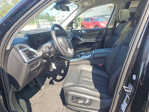 Photo of 2024 Black Sapphire Metallic BMW X7