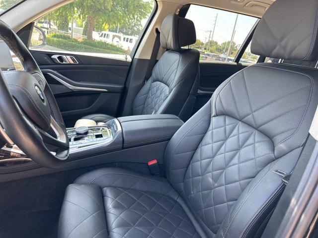 Photo of 2024 Black Sapphire Metallic BMW X7