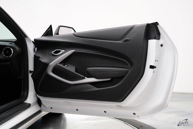 Photo of 2022 Summit White Chevrolet Camaro