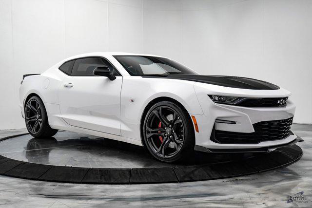 Photo of 2022 Summit White Chevrolet Camaro