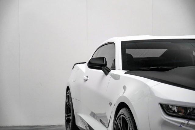 Photo of 2022 Summit White Chevrolet Camaro