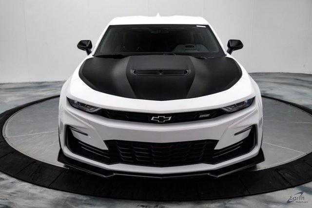 Photo of 2022 Summit White Chevrolet Camaro