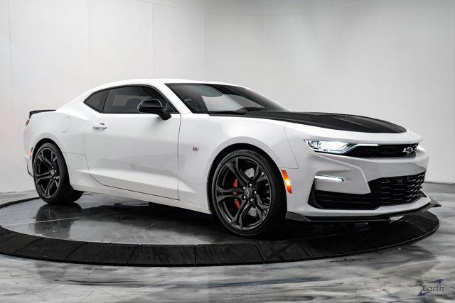 Photo of 2022 Summit White Chevrolet Camaro