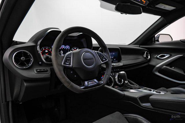 Photo of 2022 Summit White Chevrolet Camaro