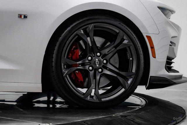 Photo of 2022 Summit White Chevrolet Camaro