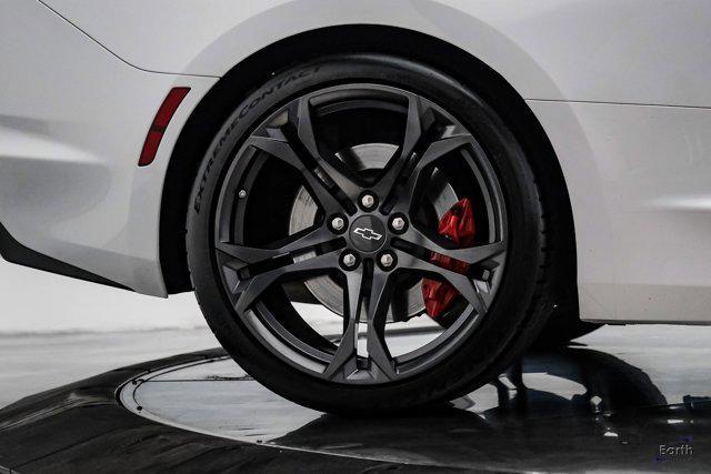 Photo of 2022 Summit White Chevrolet Camaro