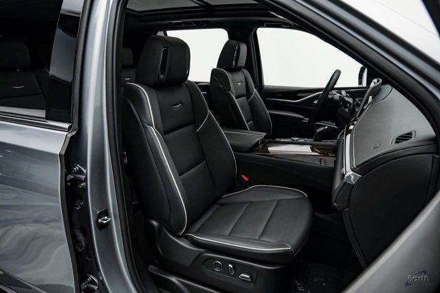 Photo of 2024 Argent Silver Metallic Cadillac Escalade