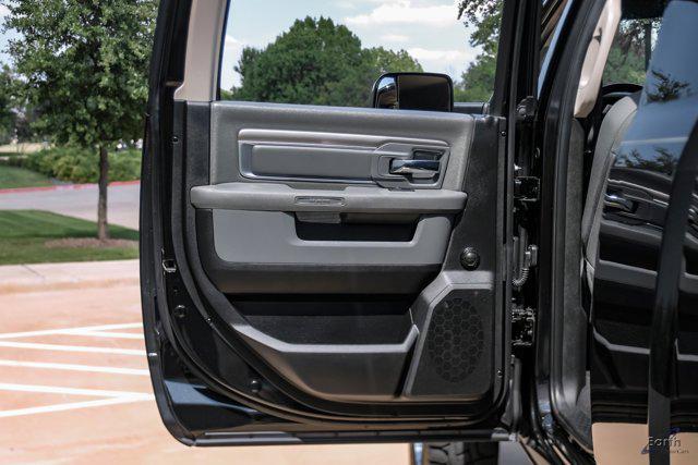 Photo of 2017 Brilliant Black Crystal Pearlcoat RAM 2500