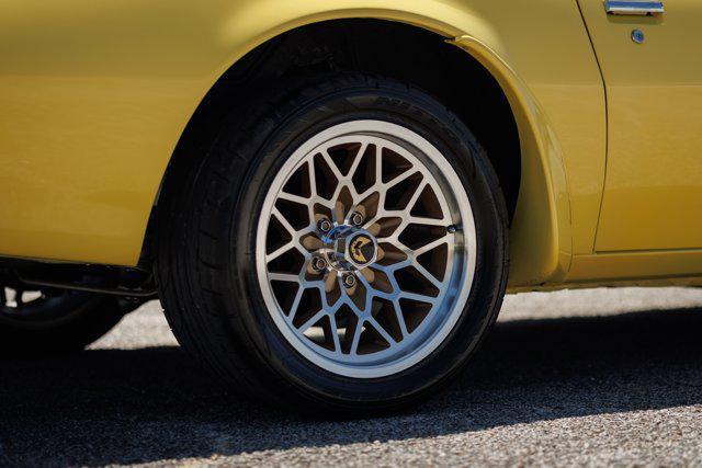 Photo of 1977 Yellow Pontiac Firebird