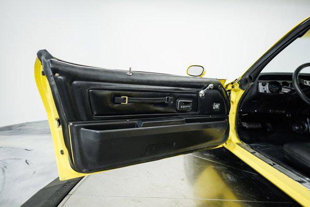 Photo of 1977 Yellow Pontiac Firebird