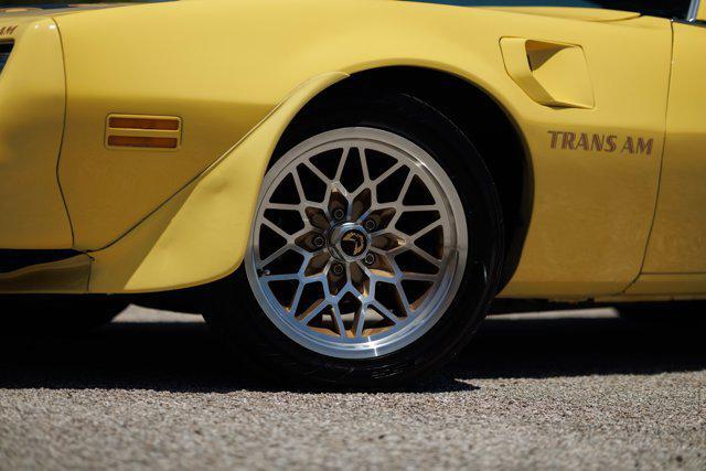 Photo of 1977 Yellow Pontiac Firebird