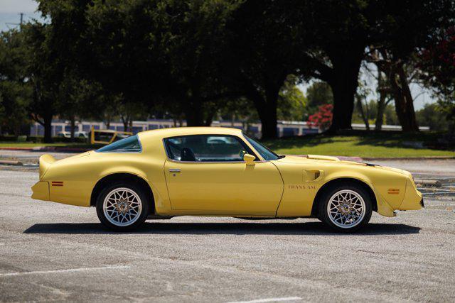 Photo of 1977 Yellow Pontiac Firebird