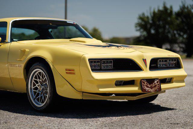 Photo of 1977 Yellow Pontiac Firebird