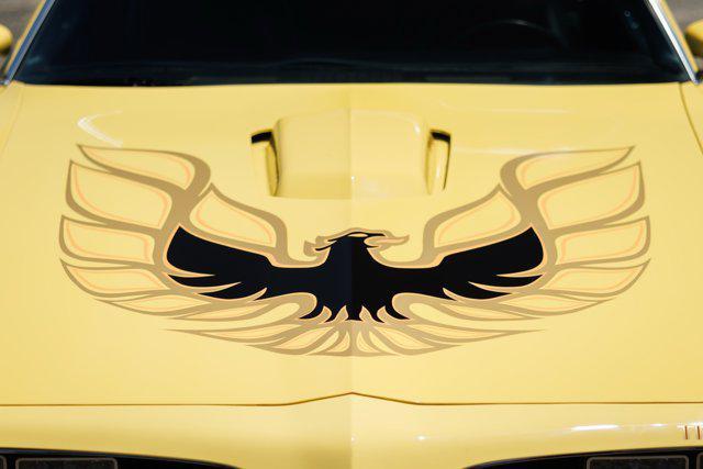 Photo of 1977 Yellow Pontiac Firebird