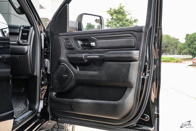 Photo of 2024 Diamond Black Crystal Pearlcoat RAM 1500