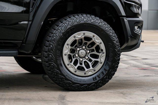 Photo of 2024 Diamond Black Crystal Pearlcoat RAM 1500