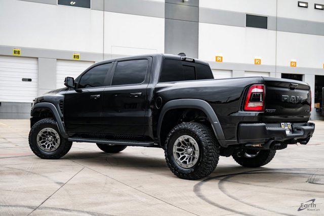 Photo of 2024 Diamond Black Crystal Pearlcoat RAM 1500