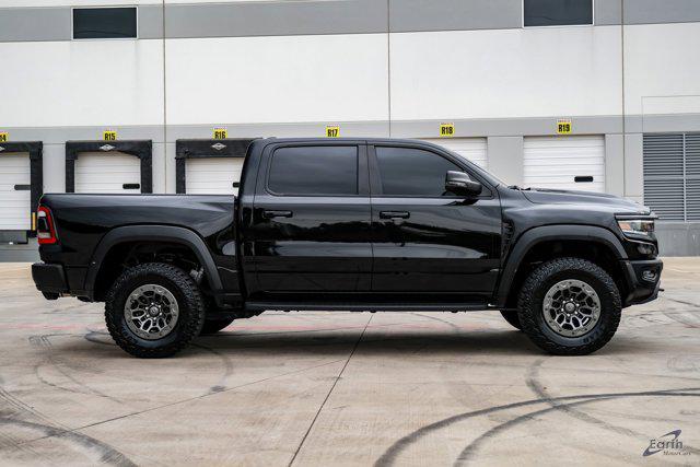 Photo of 2024 Diamond Black Crystal Pearlcoat RAM 1500