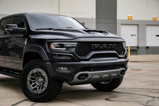 Photo of 2024 Diamond Black Crystal Pearlcoat RAM 1500