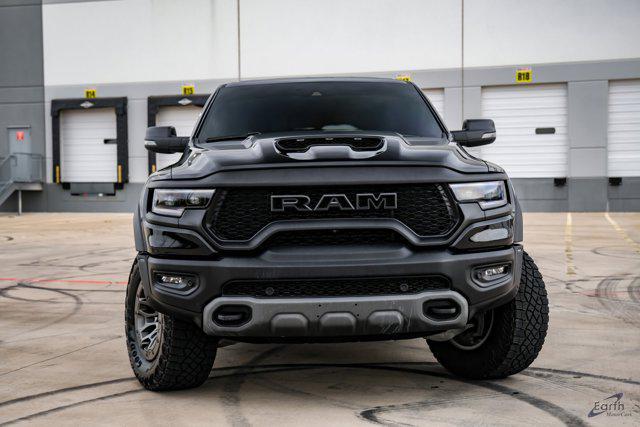 Photo of 2024 Diamond Black Crystal Pearlcoat RAM 1500