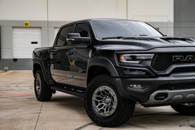 Photo of 2024 Diamond Black Crystal Pearlcoat RAM 1500