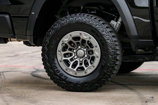 Photo of 2024 Diamond Black Crystal Pearlcoat RAM 1500