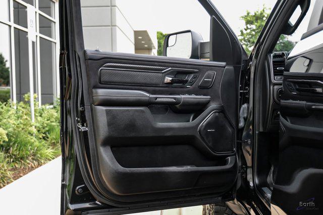Photo of 2024 Diamond Black Crystal Pearlcoat RAM 1500