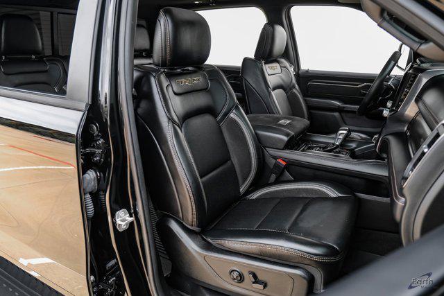 Photo of 2024 Diamond Black Crystal Pearlcoat RAM 1500