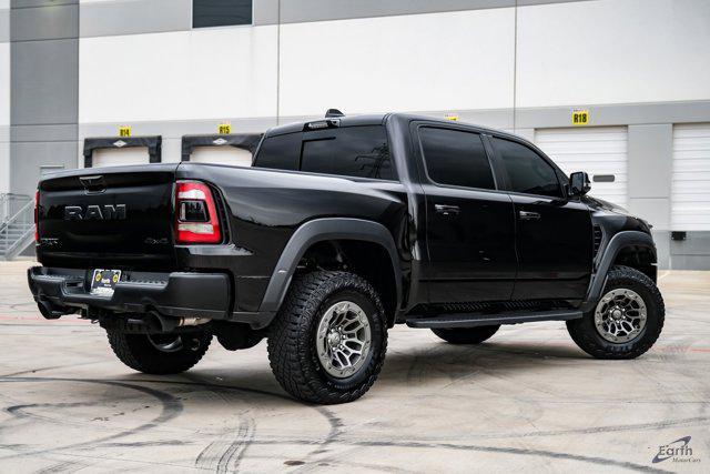 Photo of 2024 Diamond Black Crystal Pearlcoat RAM 1500