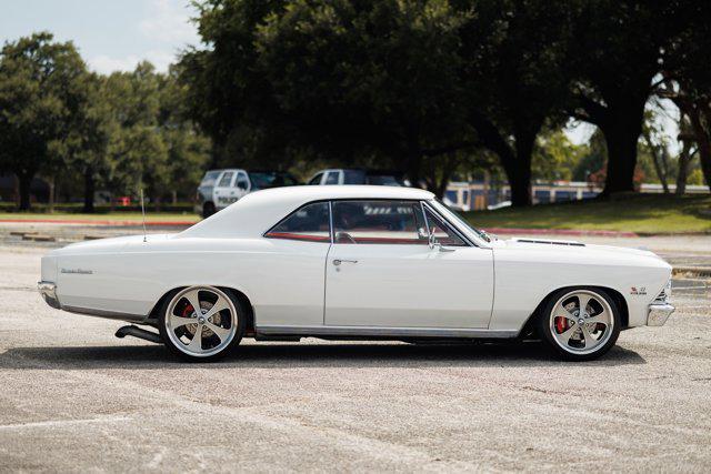 Photo of 1966 White Chevrolet Chevelle
