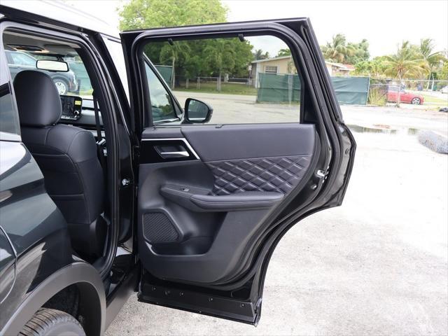 Photo of 2025 Black Diamond Mitsubishi Outlander PHEV