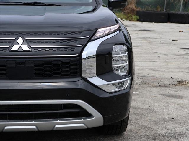 Photo of 2025 Black Diamond Mitsubishi Outlander PHEV