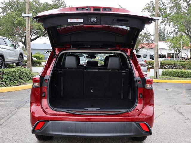 Photo of 2022 Ruby Flare Pearl Toyota Highlander