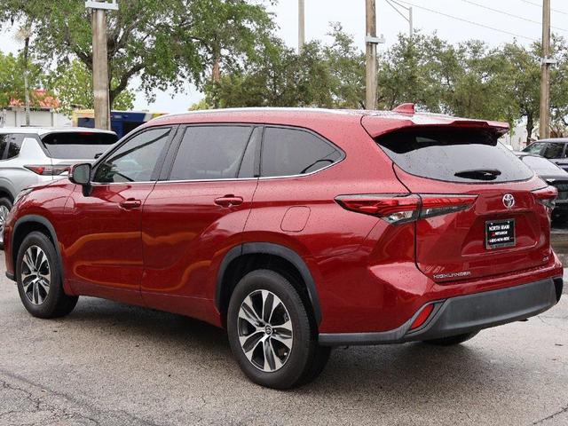 Photo of 2022 Ruby Flare Pearl Toyota Highlander
