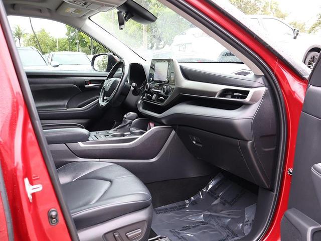 Photo of 2022 Ruby Flare Pearl Toyota Highlander