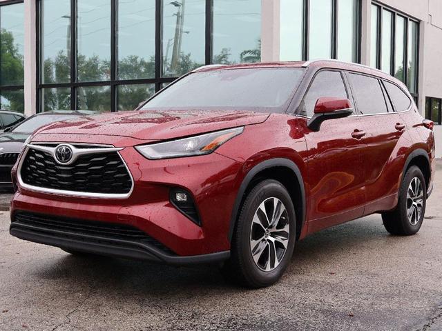 Photo of 2022 Ruby Flare Pearl Toyota Highlander