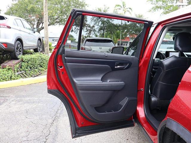Photo of 2022 Ruby Flare Pearl Toyota Highlander