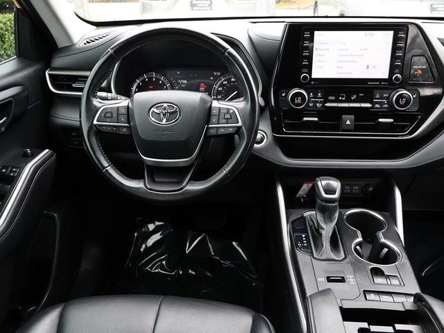 Photo of 2022 Ruby Flare Pearl Toyota Highlander